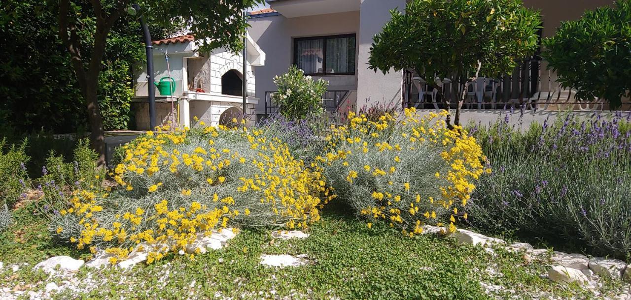 Holiday Home Ruzmarin Trogir Exterior photo