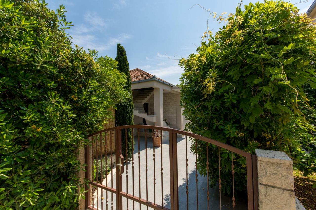 Holiday Home Ruzmarin Trogir Exterior photo