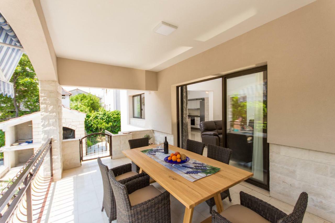 Holiday Home Ruzmarin Trogir Exterior photo