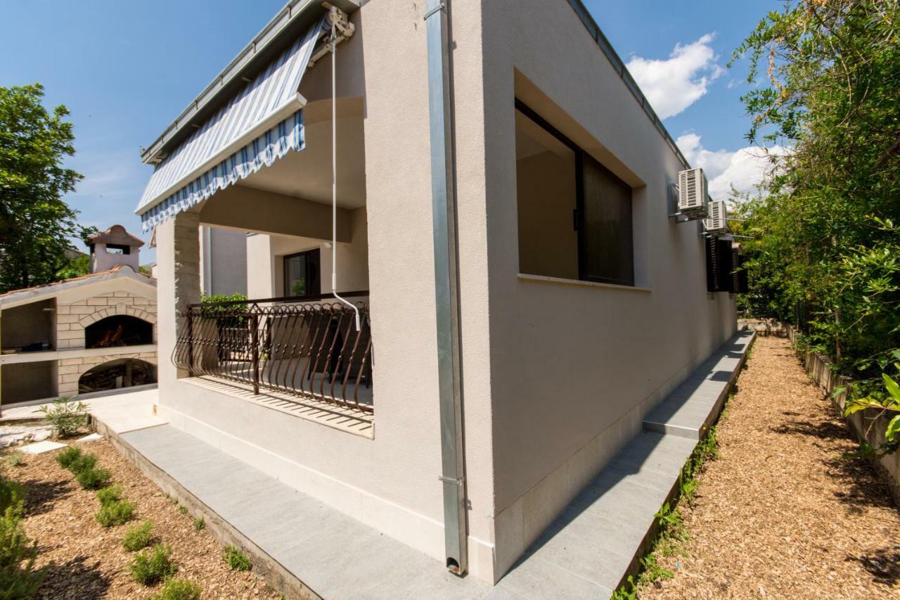 Holiday Home Ruzmarin Trogir Exterior photo