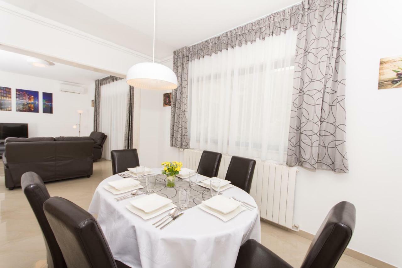 Holiday Home Ruzmarin Trogir Exterior photo