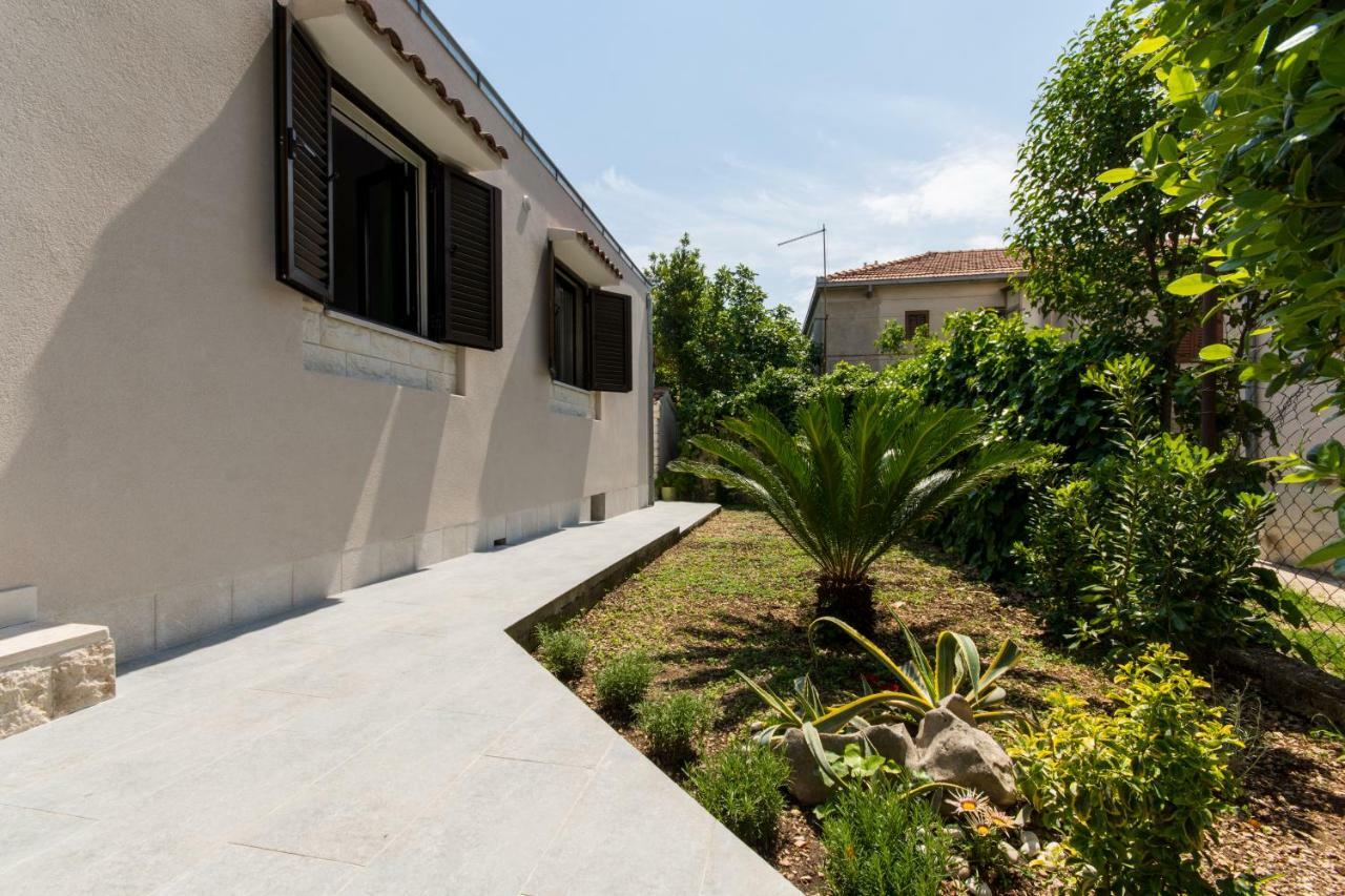 Holiday Home Ruzmarin Trogir Exterior photo
