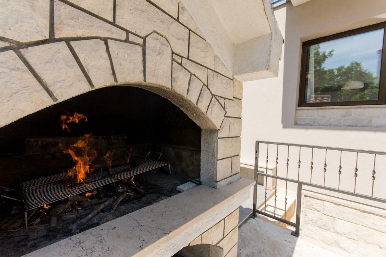 Holiday Home Ruzmarin Trogir Exterior photo